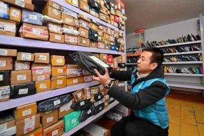 从月入三万到逃离撤退：宣称“加盟就赚钱”的快递驿站已经无人接